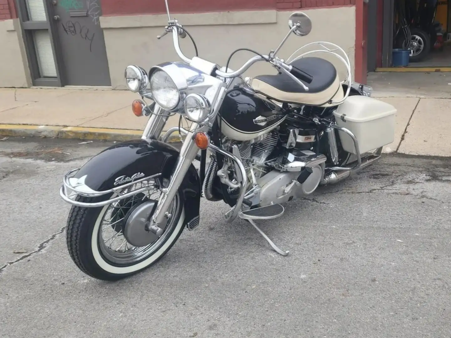 Harley-Davidson Electra Glide FLH Noir - 1