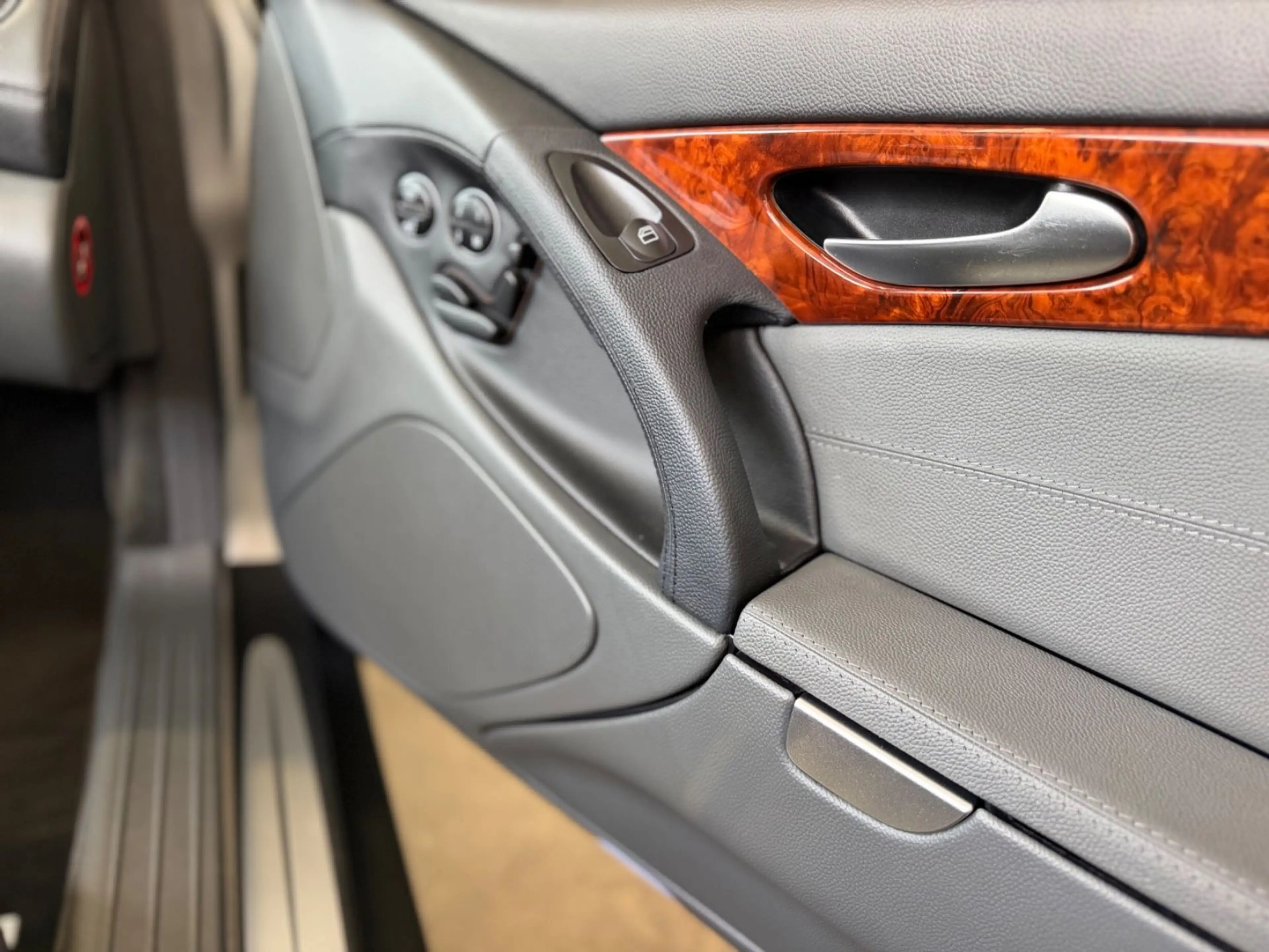 Mercedes-Benz SL 500 Klasse Zustand nur 24.TKM! — photo 5