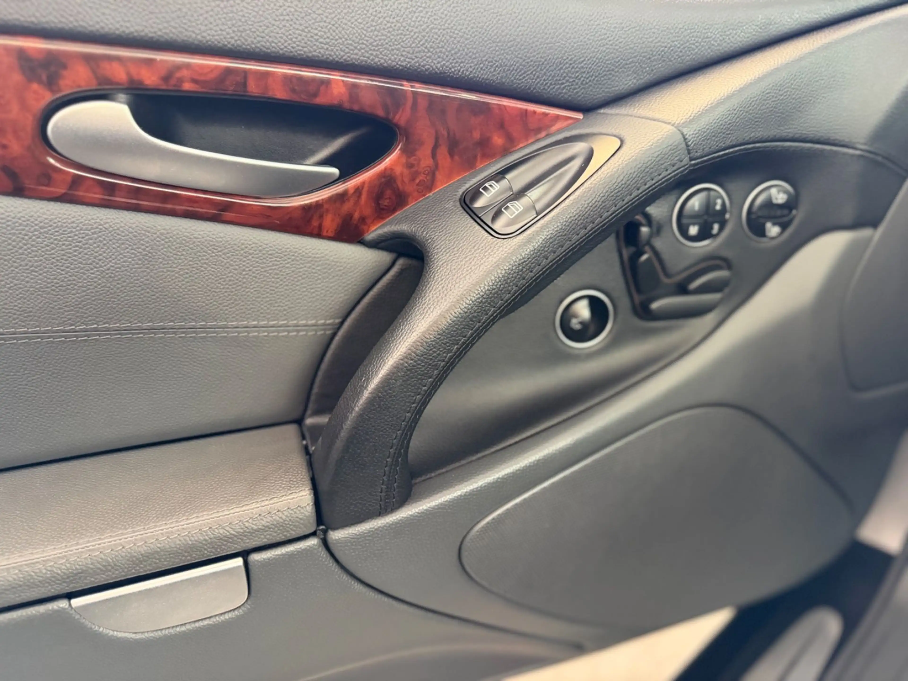 Mercedes-Benz SL 500 Klasse Zustand nur 24.TKM! — photo 24