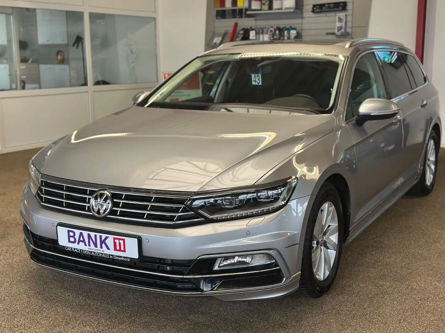 Volkswagen Passat /SpurHalAss/TodWinAss/Led/MassageSitz/Pano Silber - 1