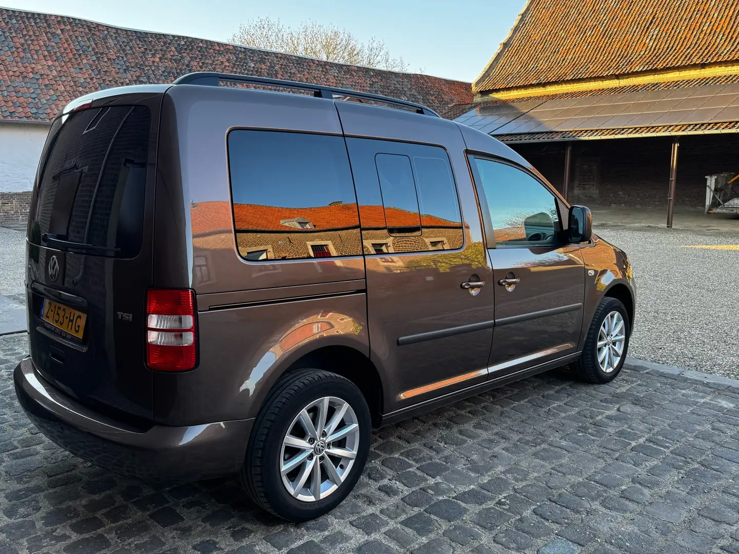 Volkswagen Caddy 1.2 TSI Comfortline 5pers minicamper Bruin - 2