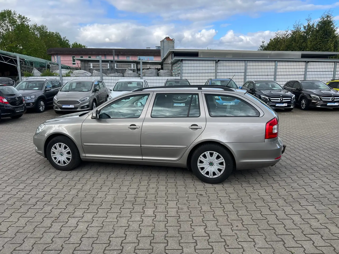 Skoda Octavia Kombi Ambiente 1.6 *AHK *PDC - 2