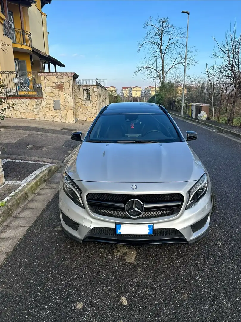 Mercedes-Benz GLA 250 Premium 4matic auto Gri - 2