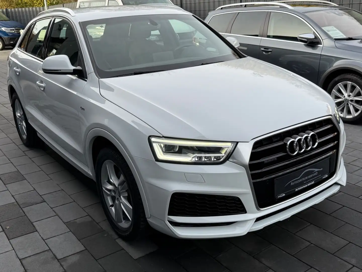 Audi Q3 sport quattro S-Line Sport S-tronic Weiß - 2