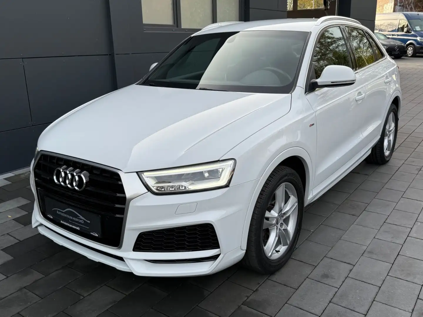 Audi Q3 sport quattro S-Line Sport S-tronic Weiß - 1