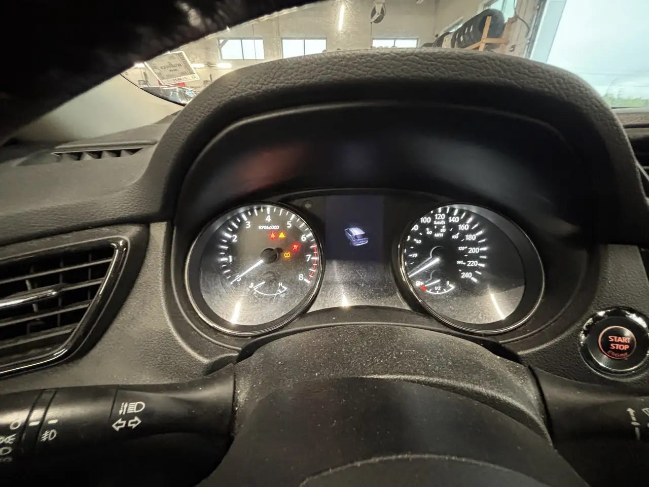 Nissan Rogue снимка Nissan Rogue