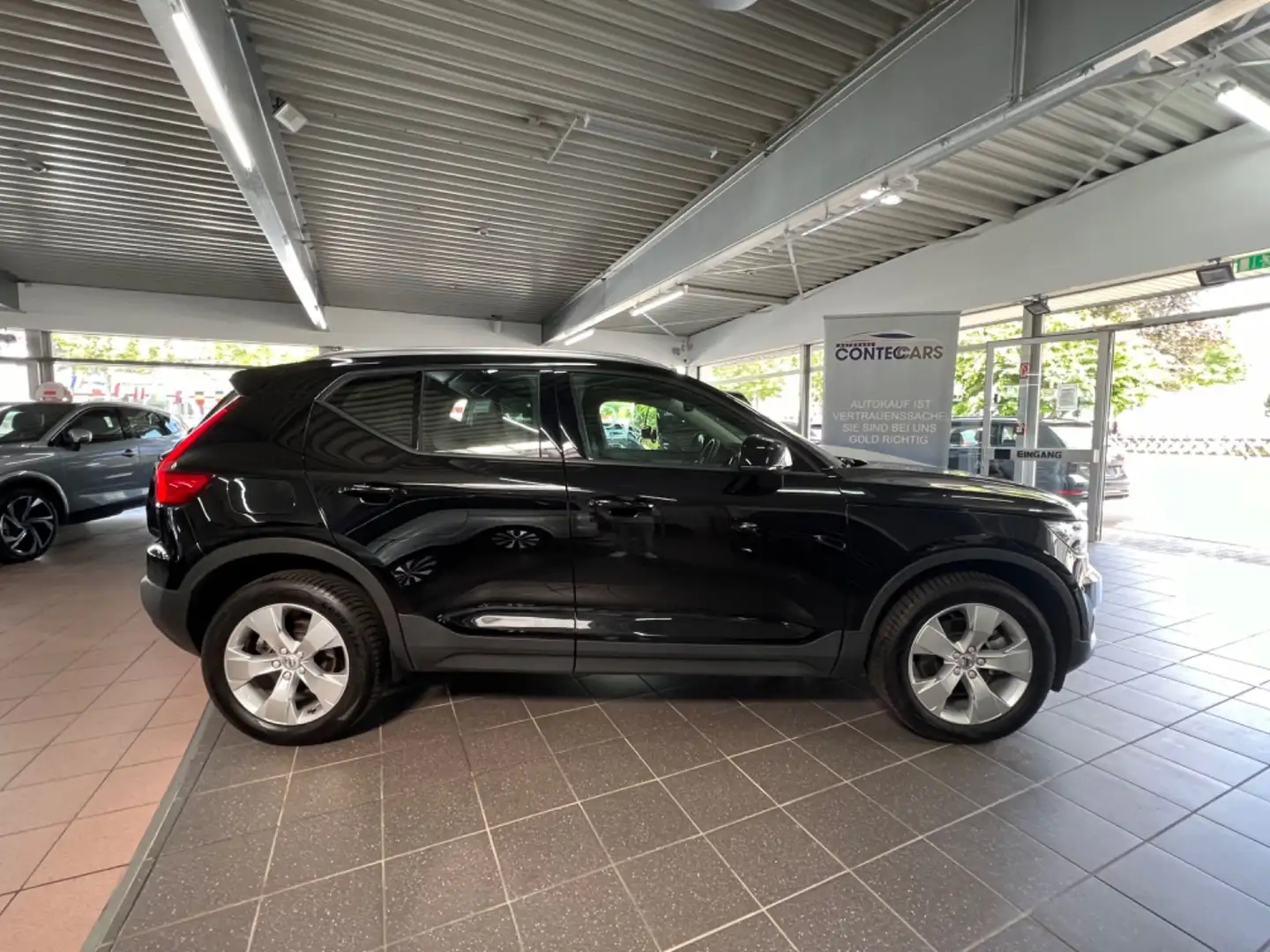 Volvo XC40 Momentum Pro AWD VC LED SPUR DAB KEYLESS 1A Schwarz - 1