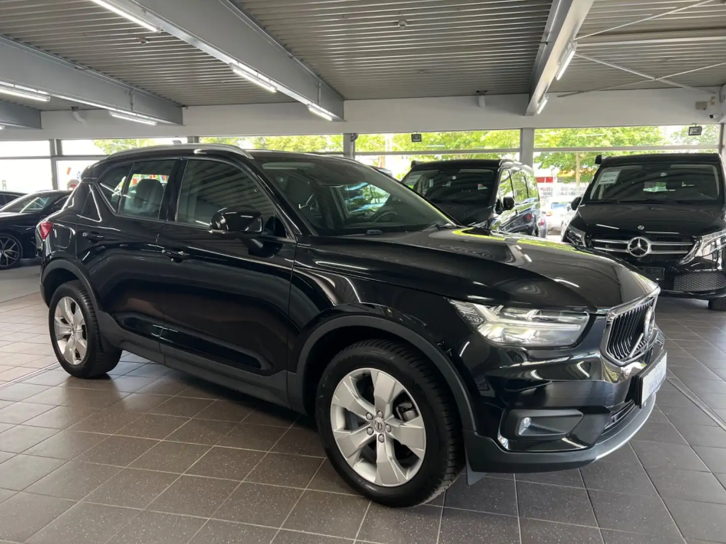 Volvo XC40 Momentum Pro AWD VC LED SPUR DAB KEYLESS 1A Schwarz - 2