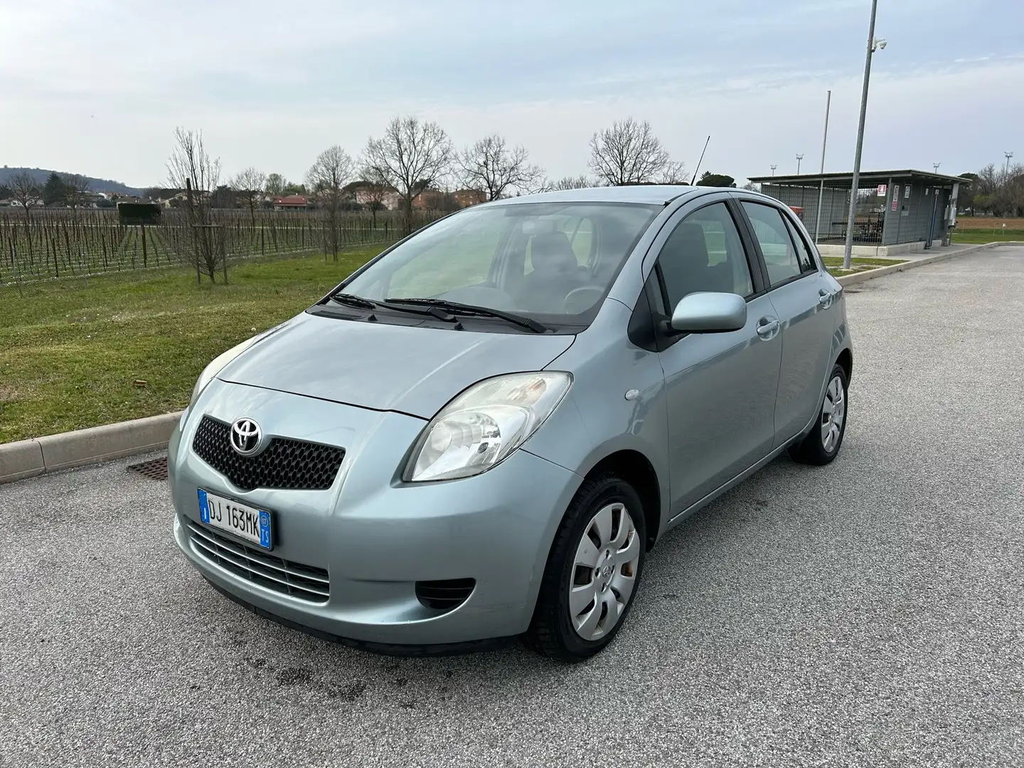 Toyota Yaris 5p 1.0 Sol - 1