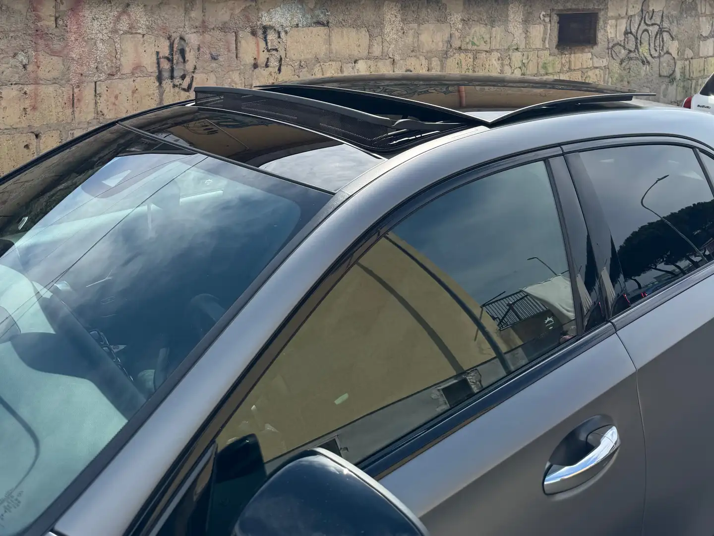 Mercedes-Benz 180 Premium allestimento AMG Gris - 2