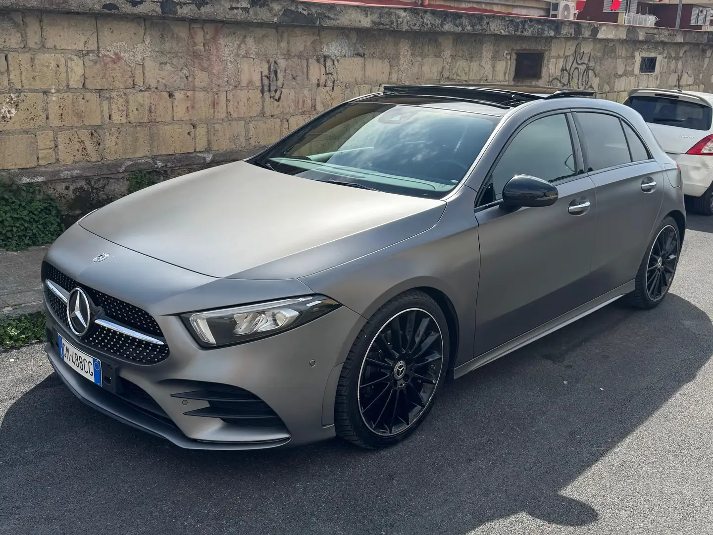 Mercedes-Benz 180 Premium allestimento AMG Gris - 1
