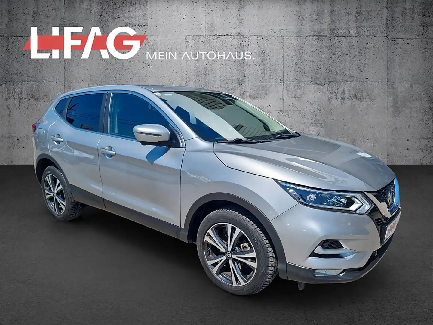 Nissan Qashqai 1,3 DIG-T N-Connecta nur 20.000 Km *ab € 16.990,-* Silber - 1
