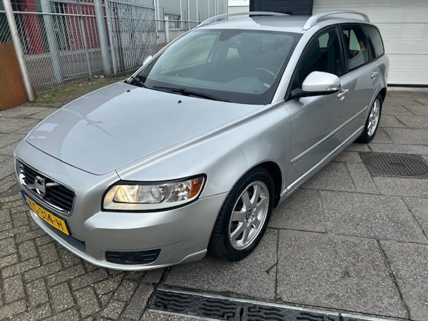 Volvo V50 1.6 D2 S/S R-Design Pro Edition XENON I TOMTOM I T Grau - 2