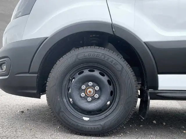 Ford Transit view 9