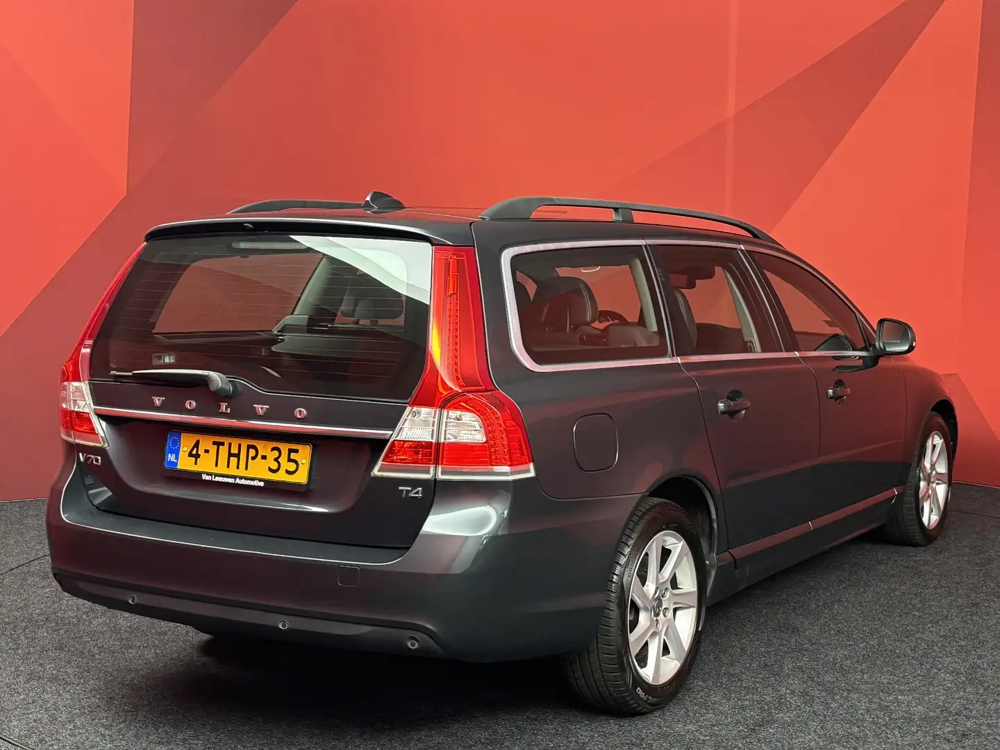 Volvo V70 1.6 T4 Nordic+ | Navi | Stoelverwarming | Automaat Grijs - 2