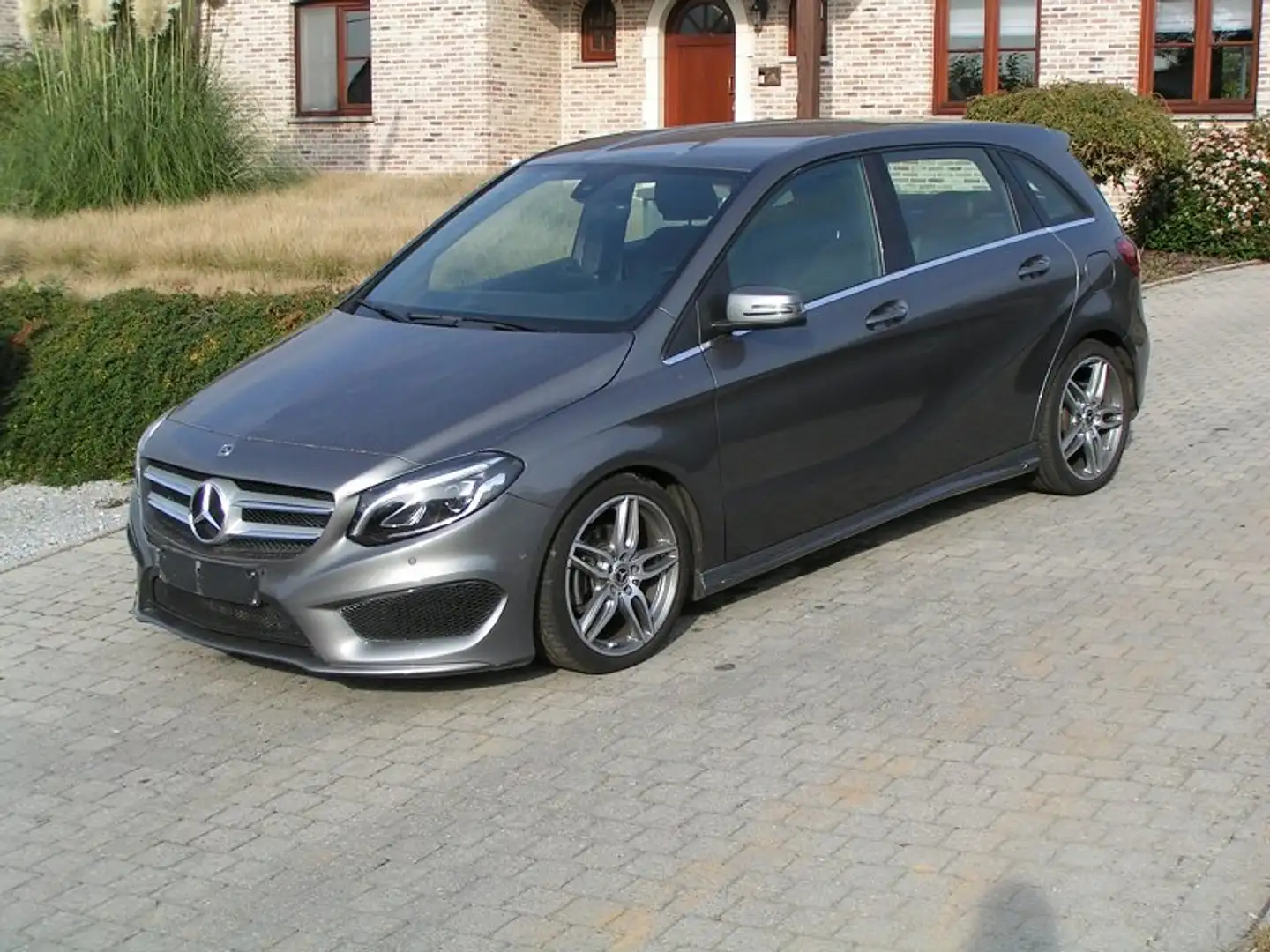 Mercedes-Benz B 180 B 180 7G-DCT AMG Line Grijs - 2