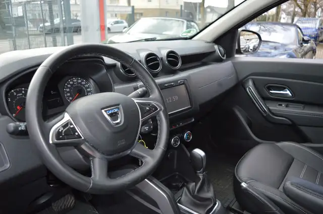 Dacia Duster view 8