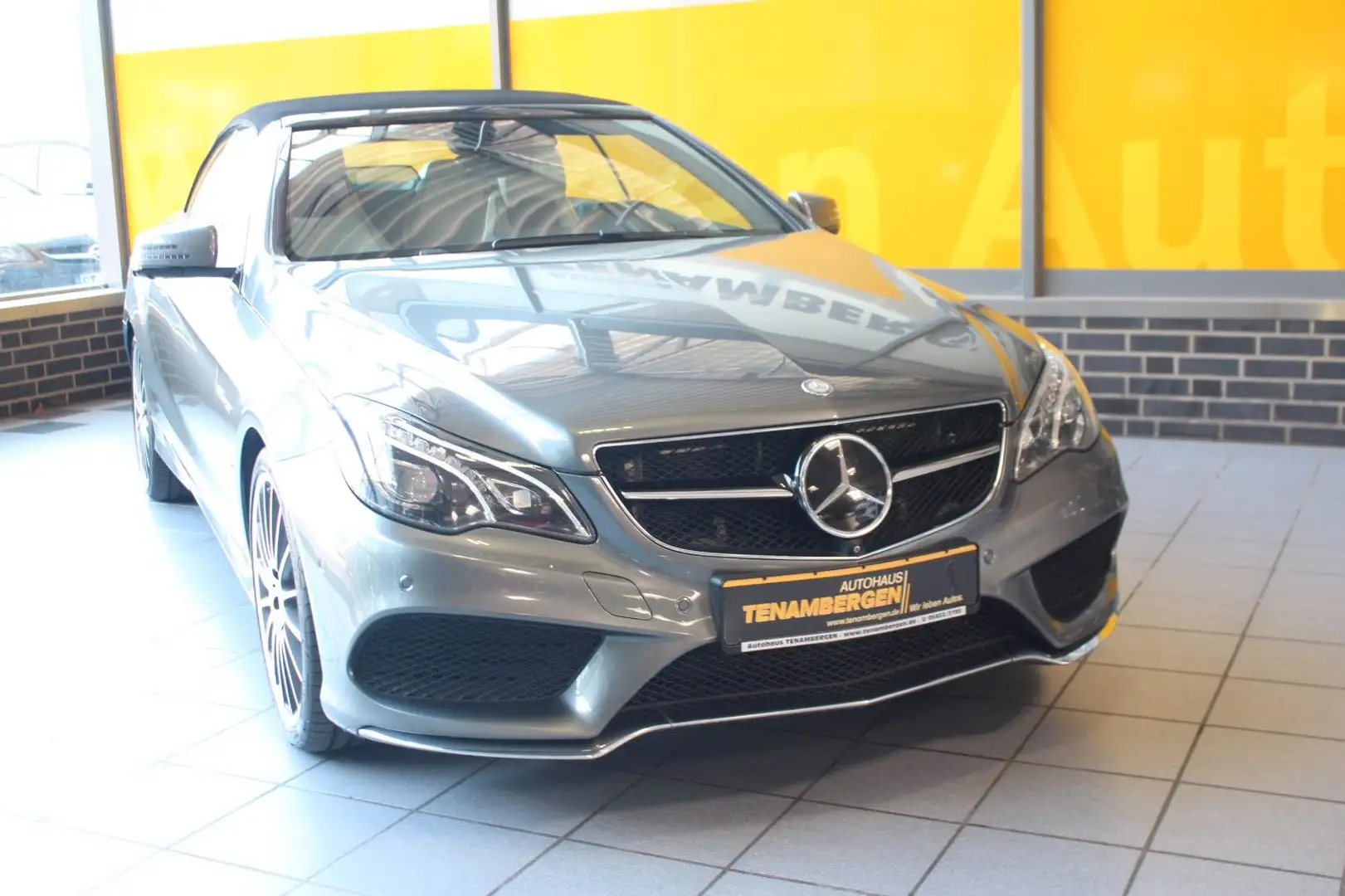 Mercedes-Benz E 500 Cabrio AMG Leder Memory Kamera LED DAB ACC Grau - 2