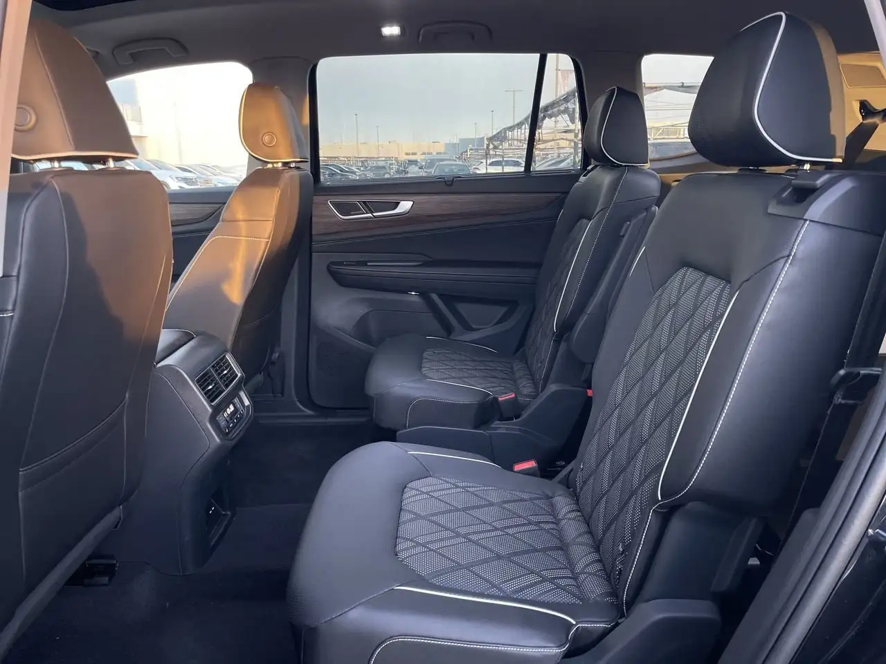 Volkswagen Atlas снимка Volkswagen Atlas