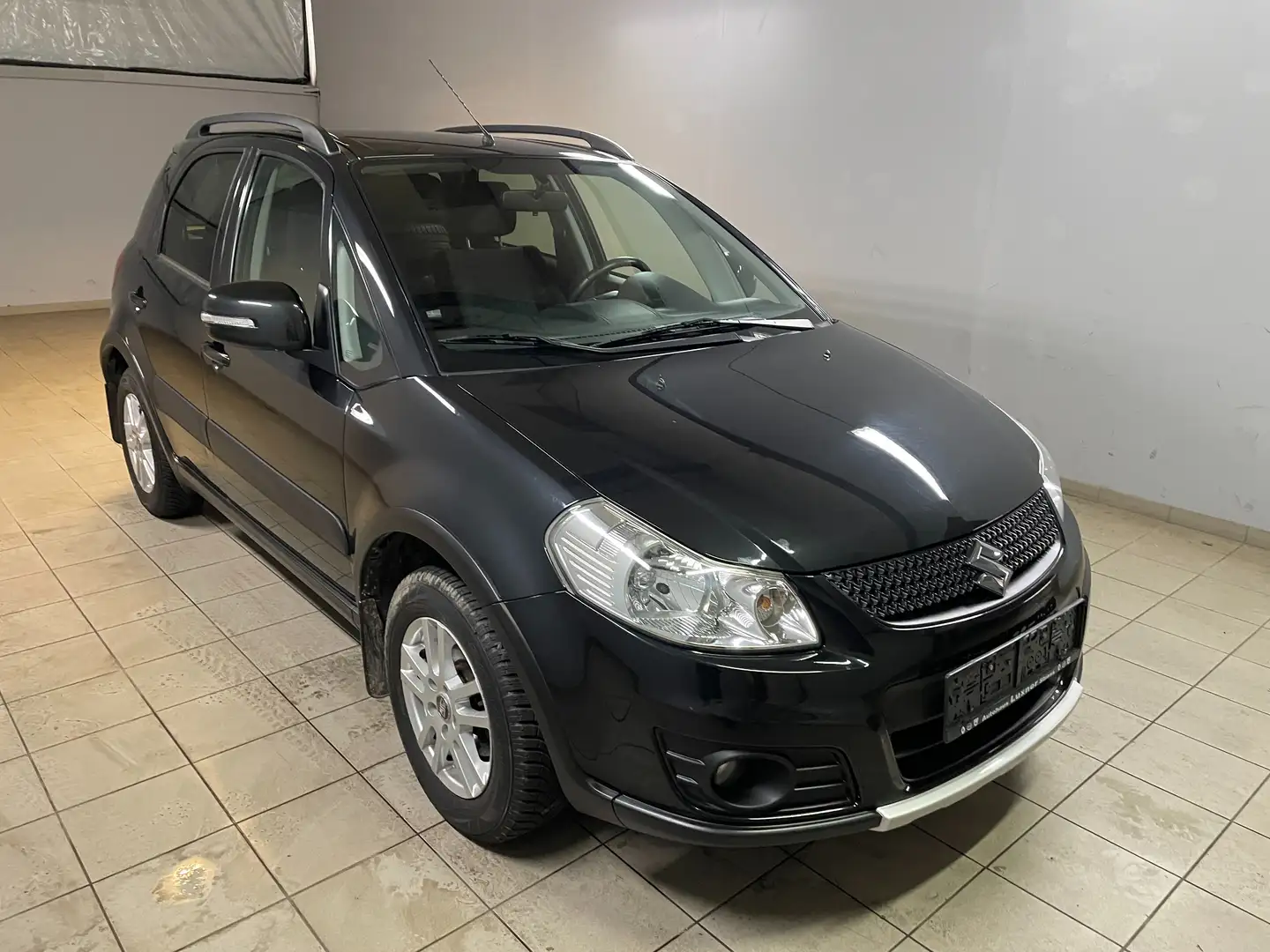 Suzuki SX4 Club Schwarz - 2