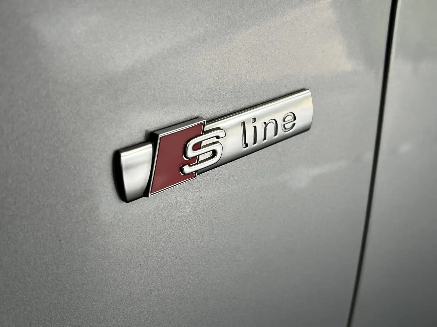 Audi A3 Sportback 30 TFSI Sport S Line Edition SLECHTS 650 Grijs - 2