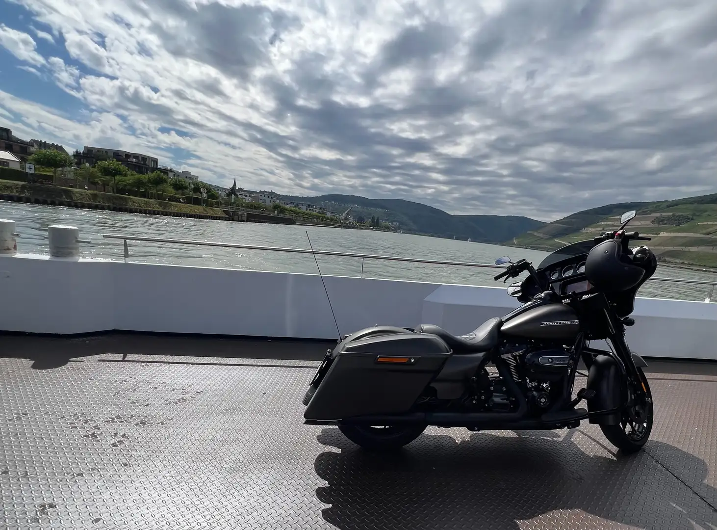 Harley-Davidson Street Glide Special 114 cbi 5HD, J&H Auspuff, Ape Szürke - 2