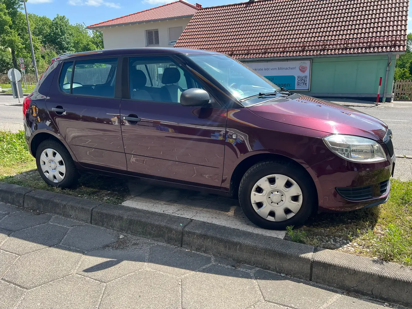 Skoda Fabia 1.2 HTP Cool Colour Rouge - 1