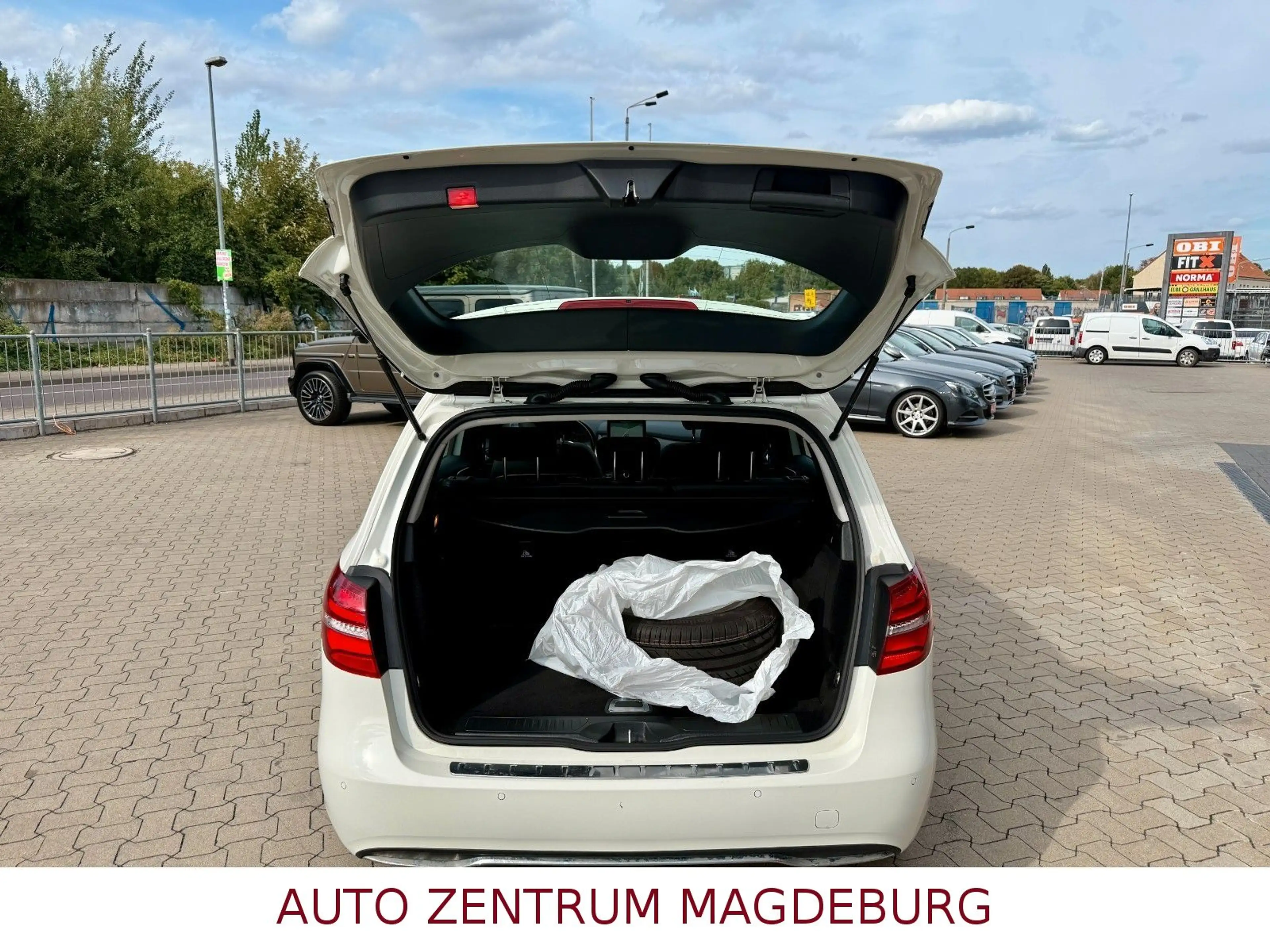 Mercedes-Benz B 180 *NAVI*LED*TEMPOMAT*LEDER*SH* — photo 8