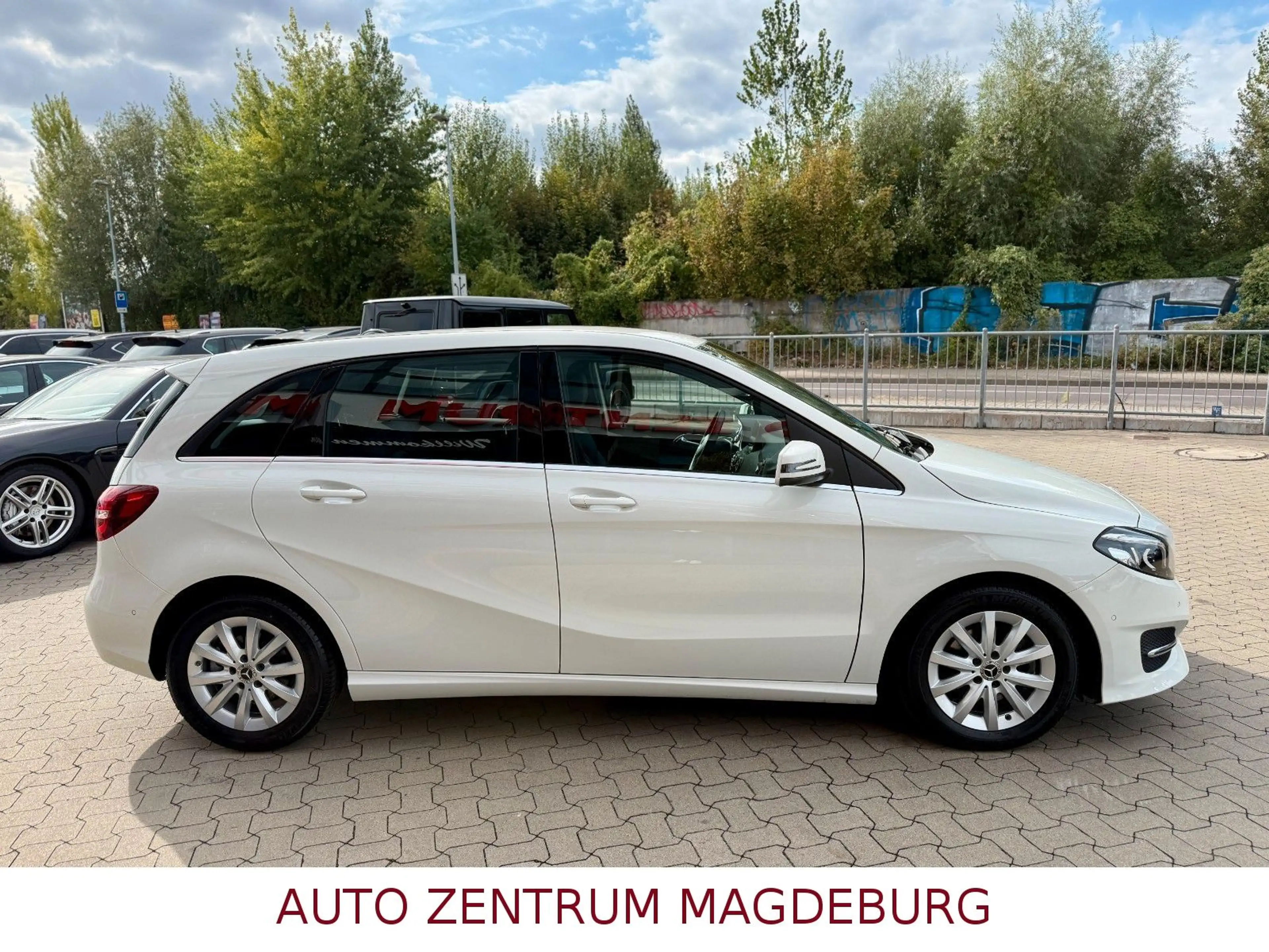 Mercedes-Benz B 180 *NAVI*LED*TEMPOMAT*LEDER*SH* — photo 5