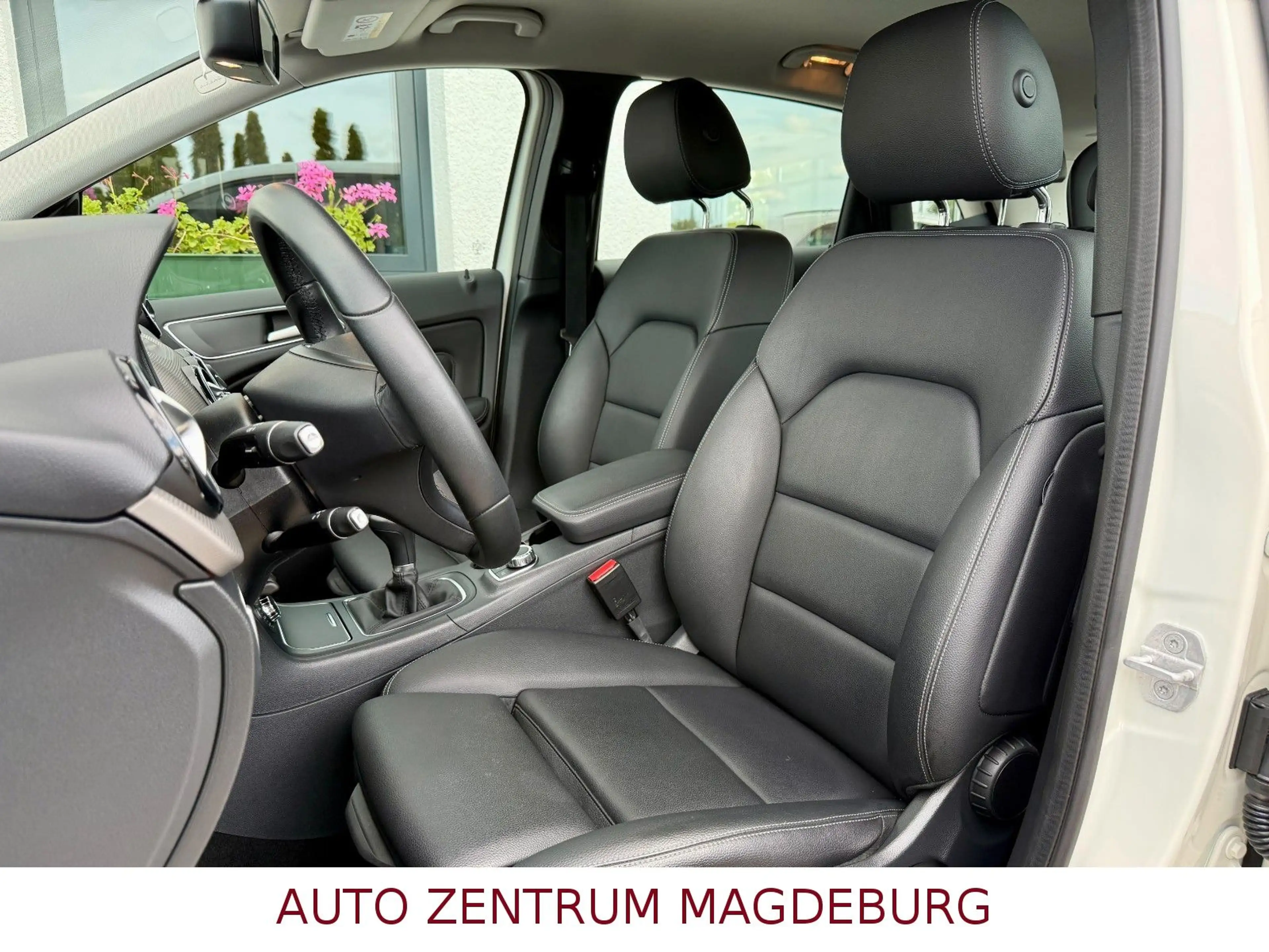Mercedes-Benz B 180 *NAVI*LED*TEMPOMAT*LEDER*SH* — photo 13