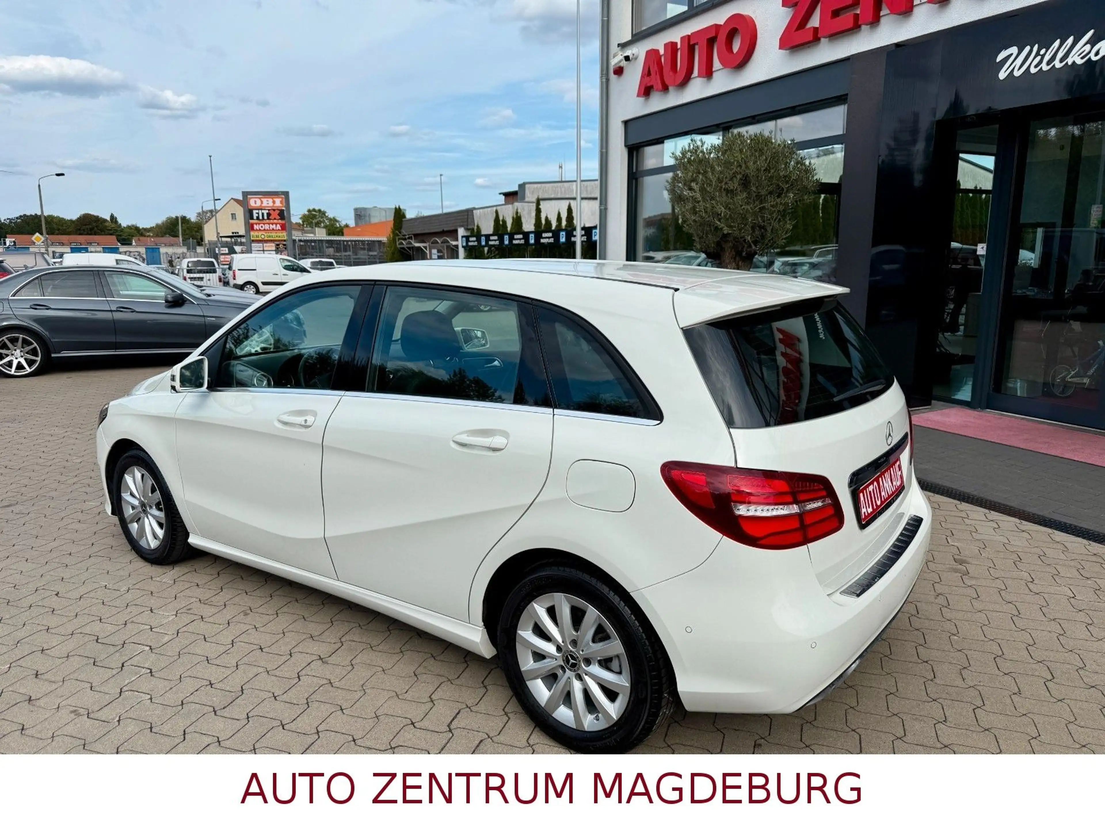 Mercedes-Benz B 180 *NAVI*LED*TEMPOMAT*LEDER*SH* — photo 10