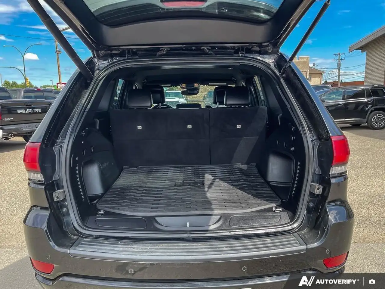 Jeep Grand Cherokee photo Jeep Grand Cherokee