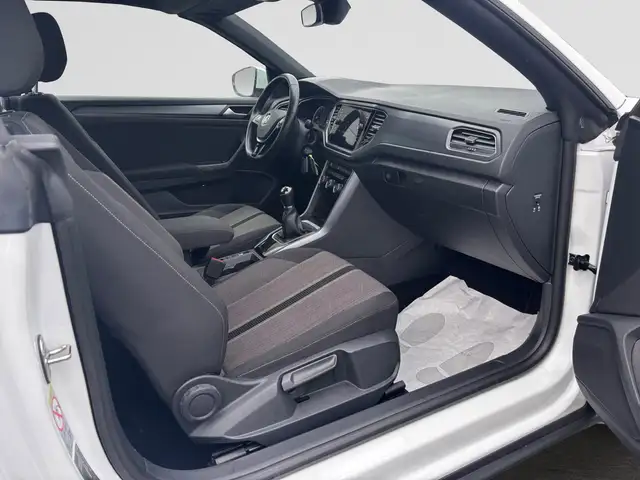 Volkswagen T-Roc view 11
