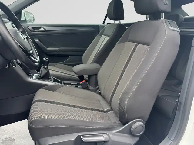 Volkswagen T-Roc view 9