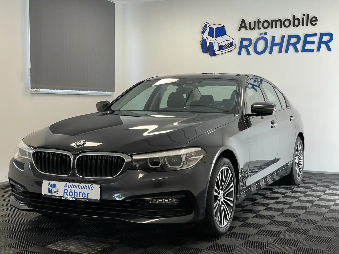BMW 520 d xDrive Sport-Line Innovations+Business Pkt Grau - 1