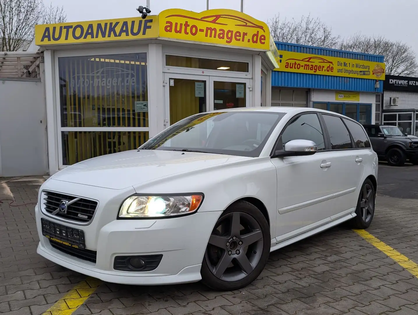 Volvo V50 Kombi D5 Summum*2.Hd*R-Design*ATM109tkm*TOP* Blanc - 1