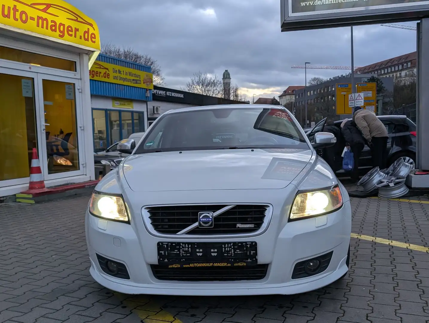 Volvo V50 Kombi D5 Summum*2.Hd*R-Design*ATM109tkm*TOP* Blanc - 2
