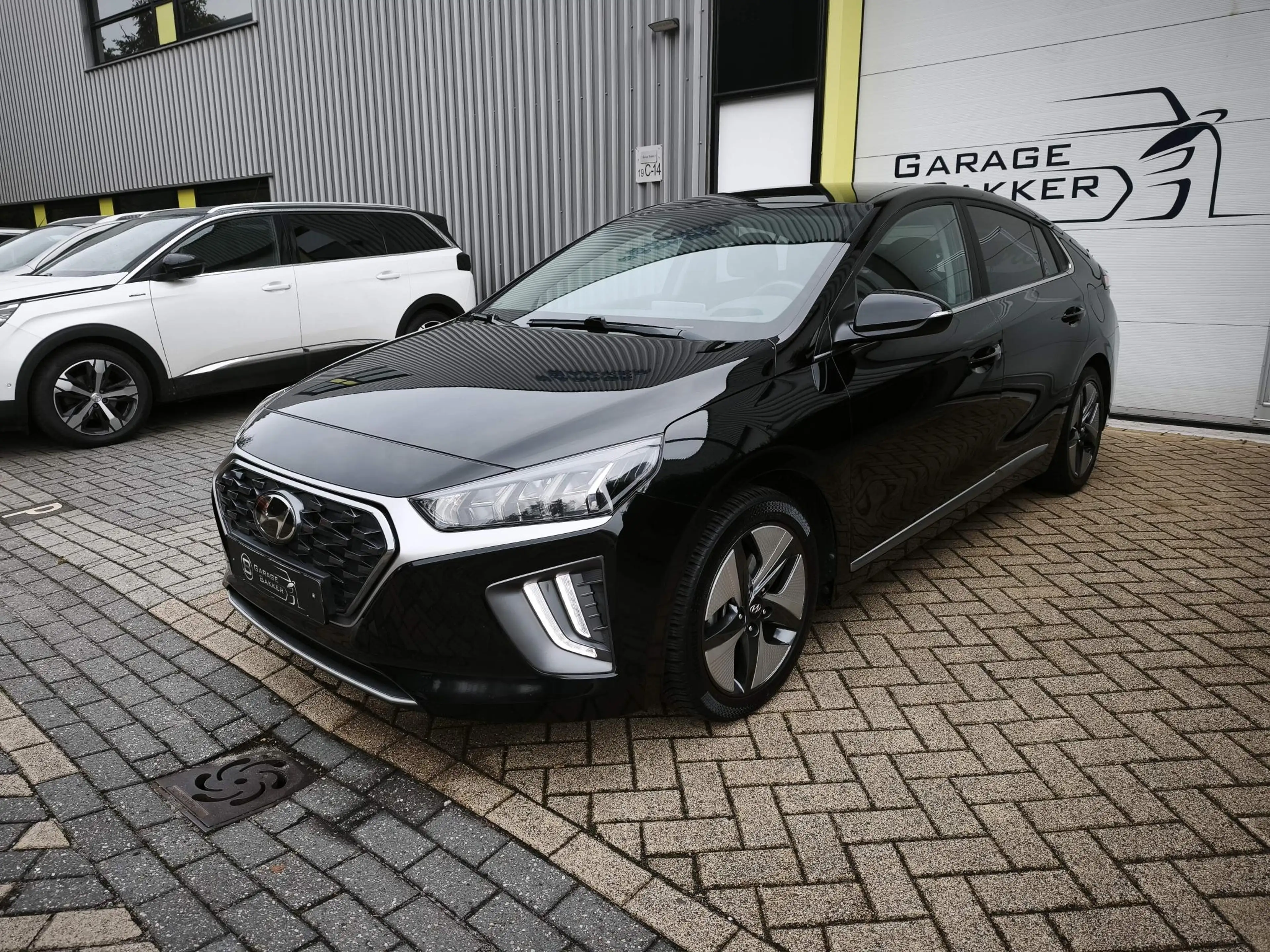 Hyundai IONIQ 1.6 GDi i-Motion Navi|Camera — photo 3