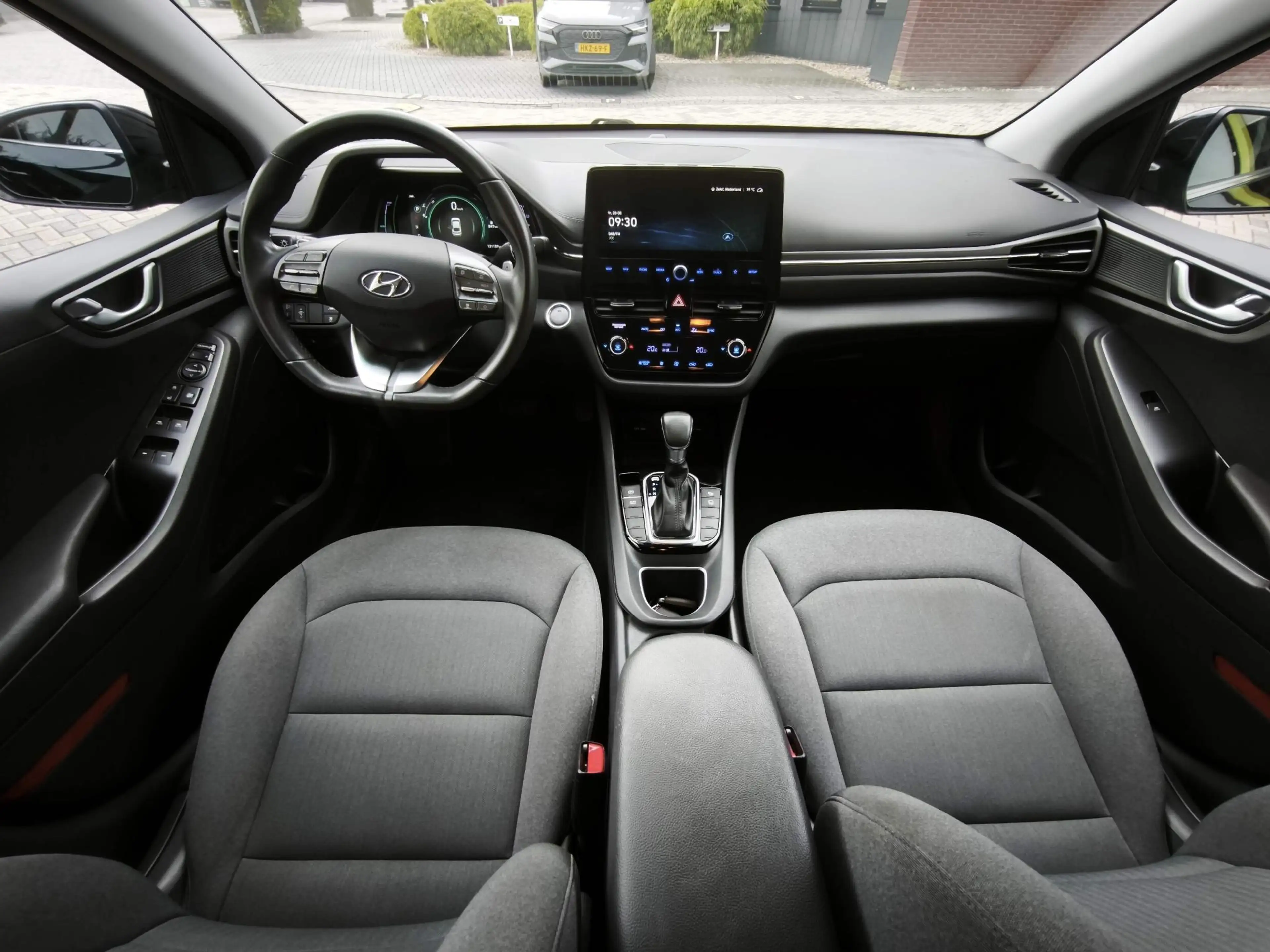 Hyundai IONIQ 1.6 GDi i-Motion Navi|Camera — photo 17