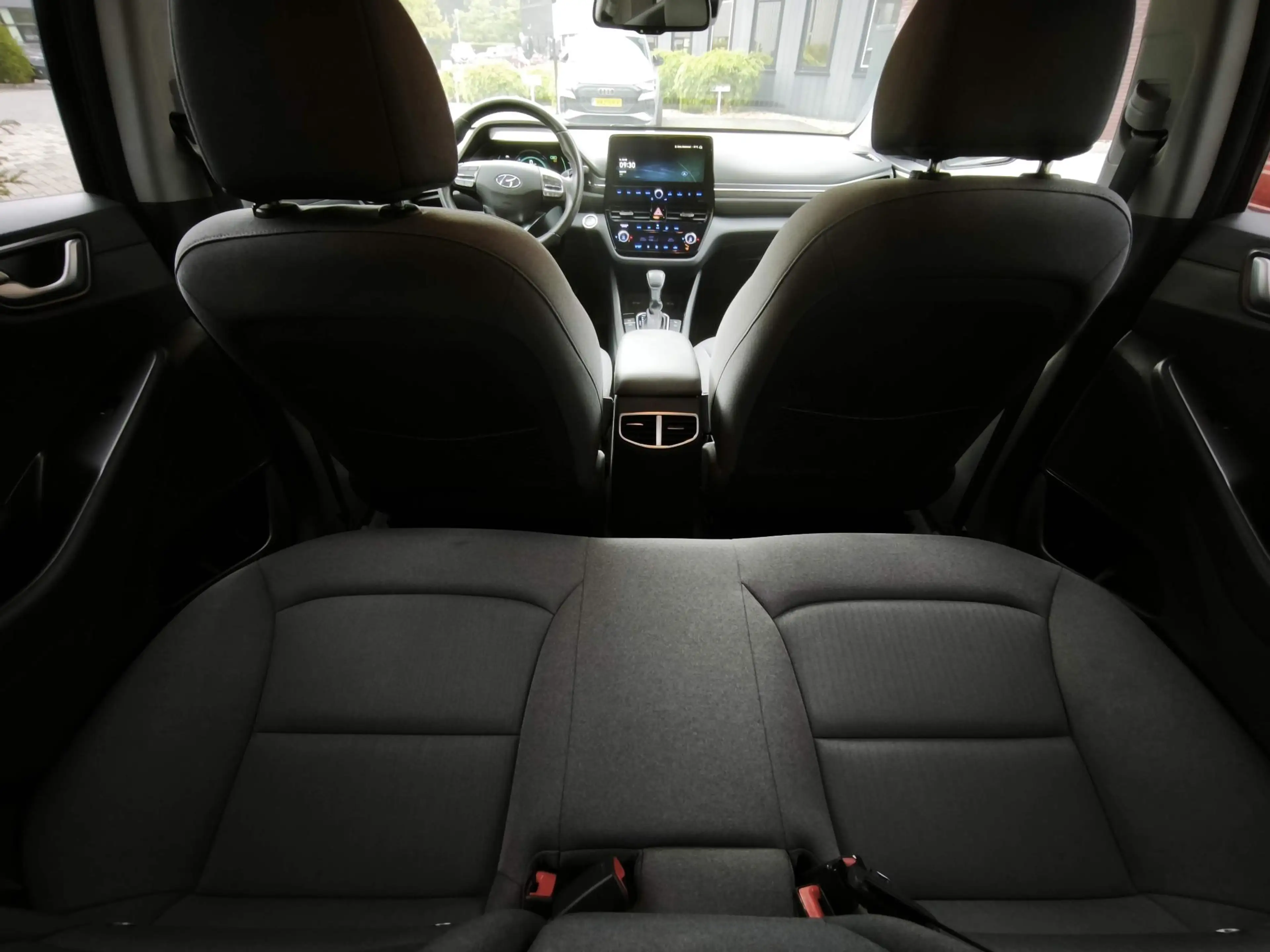 Hyundai IONIQ 1.6 GDi i-Motion Navi|Camera — photo 16