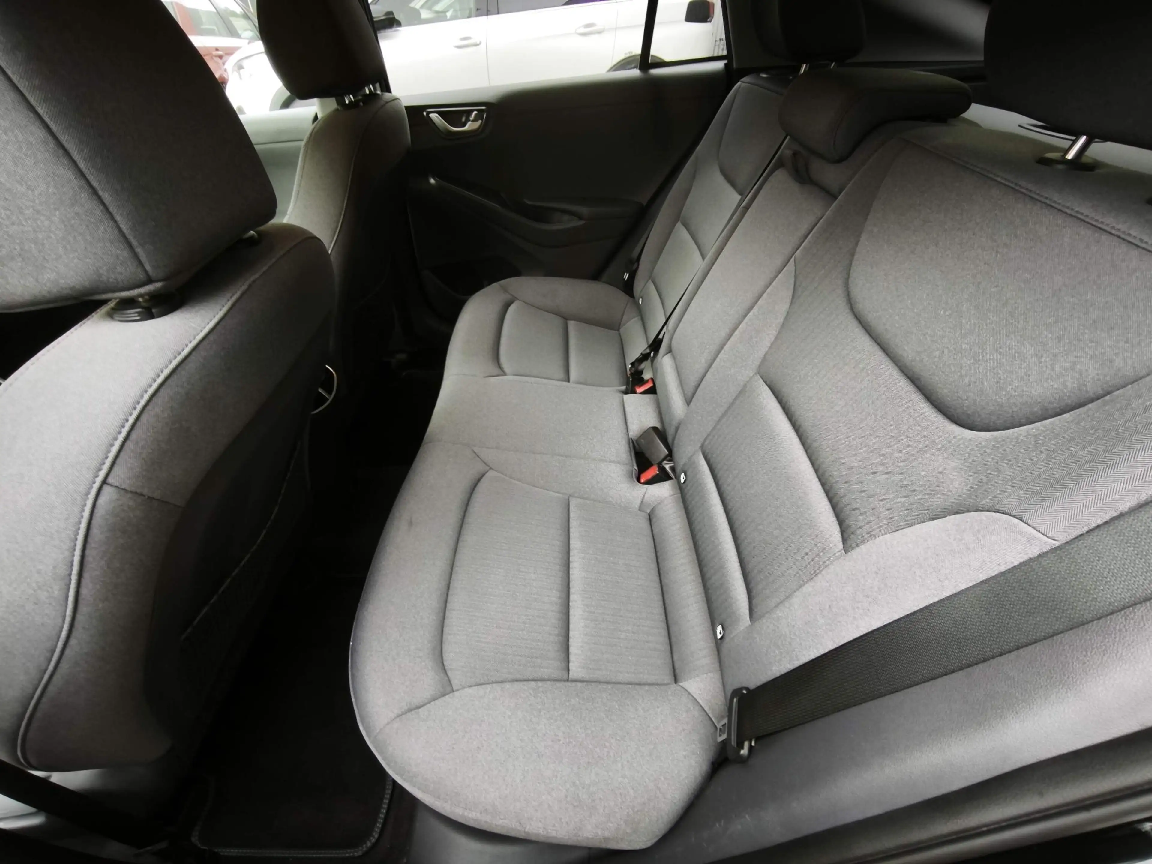 Hyundai IONIQ 1.6 GDi i-Motion Navi|Camera — photo 12