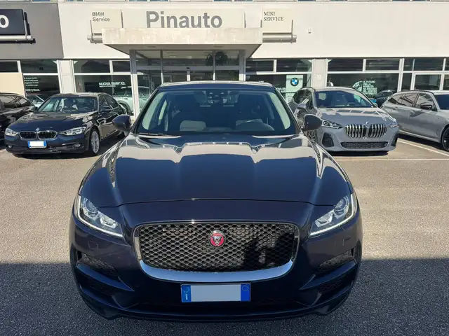 Jaguar F-Pace F-Pace 2.0d i4 Pure awd 180cv auto my19