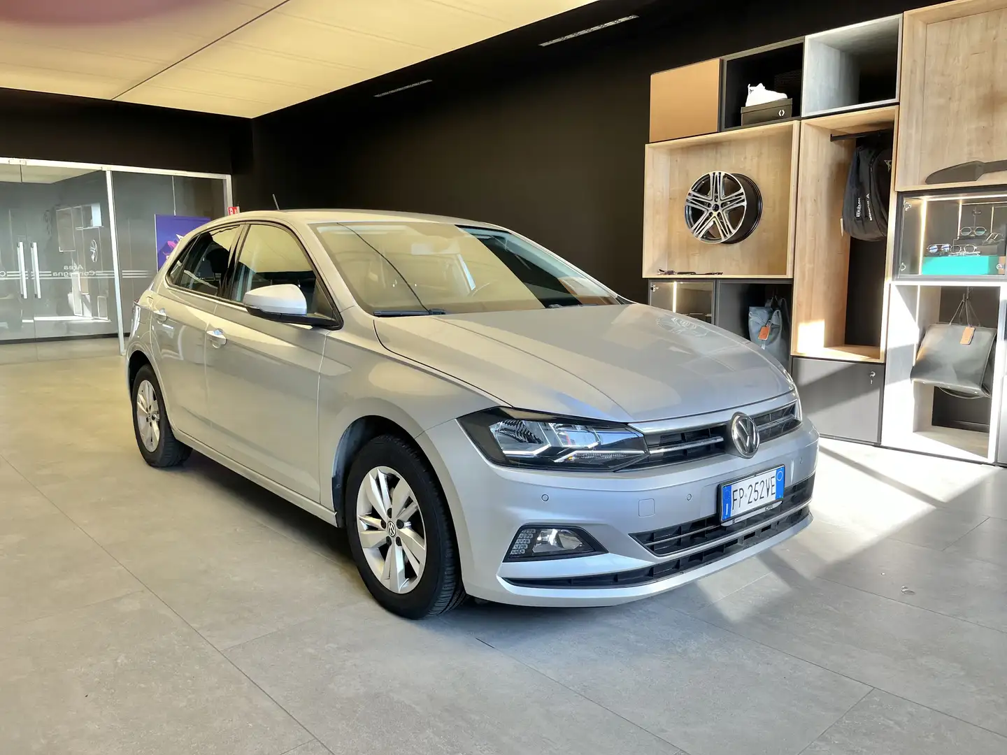 Volkswagen Polo 5 Porte 1.6 TDI SCR BlueMotion Comfortline Silber - 2