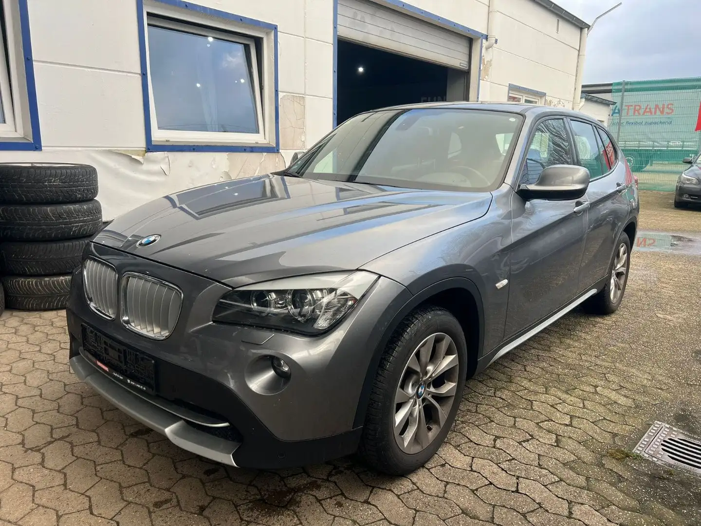BMW X1 23 d xDrive PANO/AUT/LEDER/NAVI/XENON/PDC/SHZ Grigio - 2