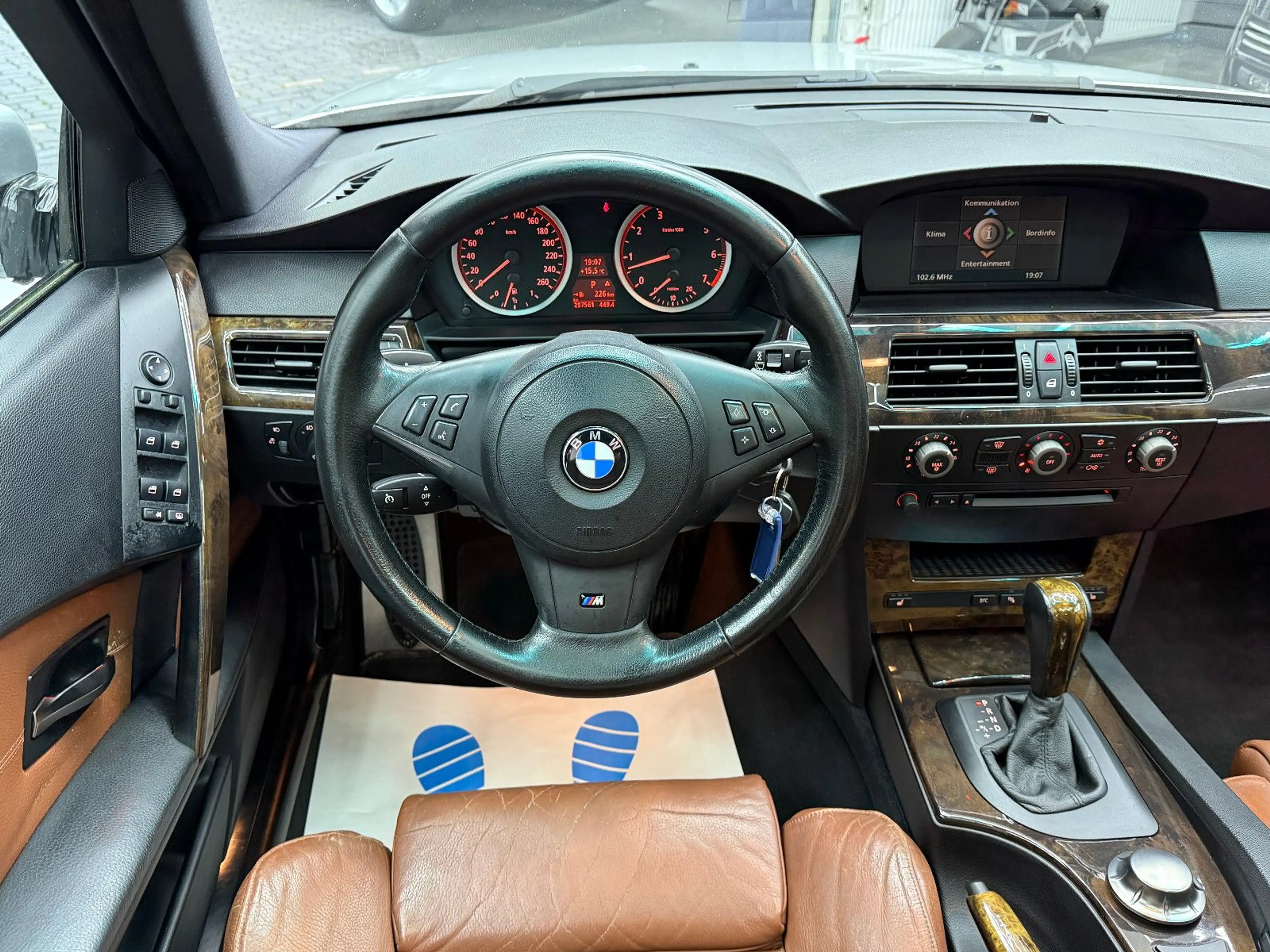 BMW 525 i Lim. / M-Paket 2. Hand Schiebedach Xenon — photo 9