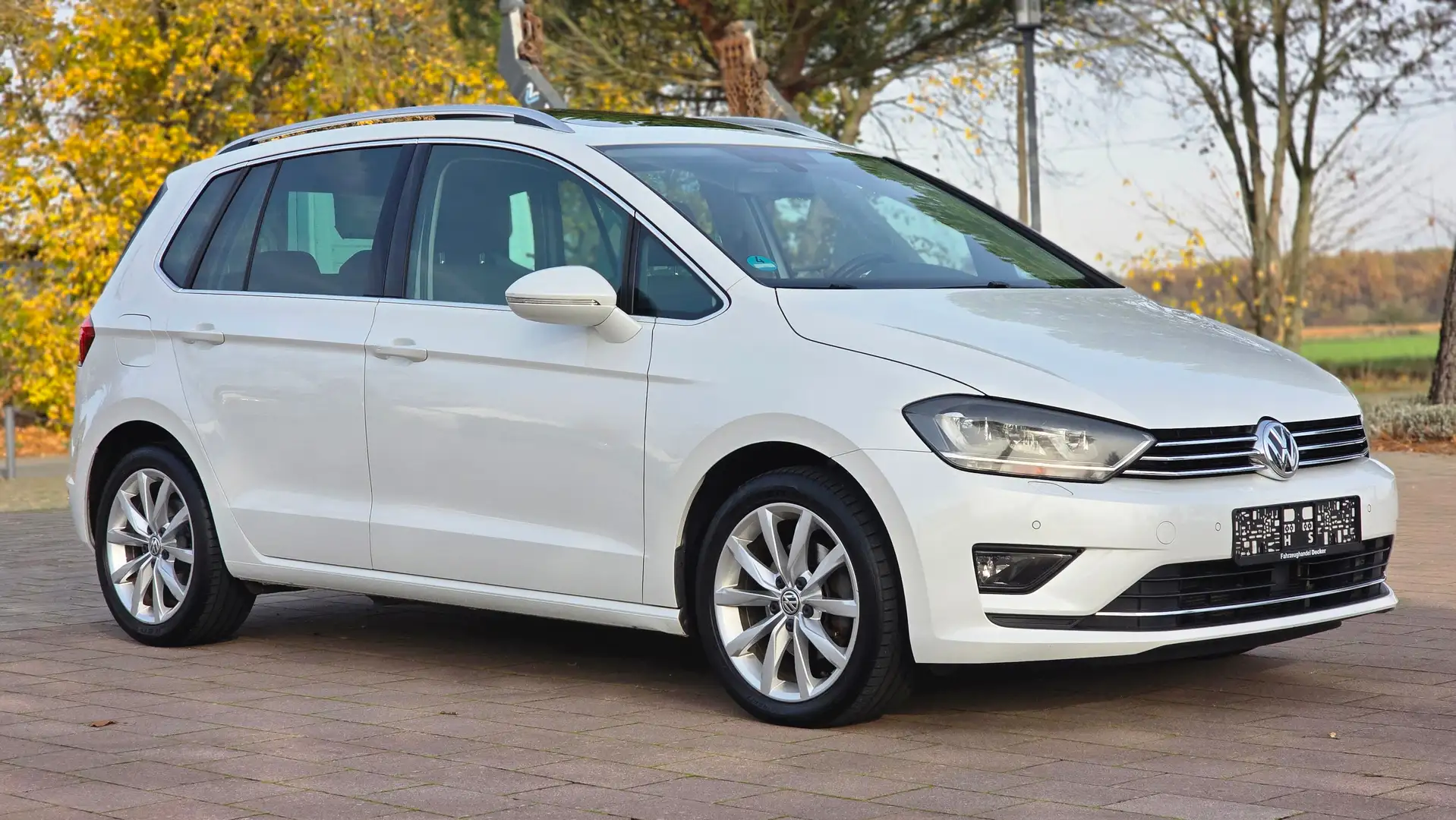 Volkswagen Golf Sportsvan Highline 2.0l TDI DSG XEN SDHZG PDC ALCANTARA 2HD Blanco - 1