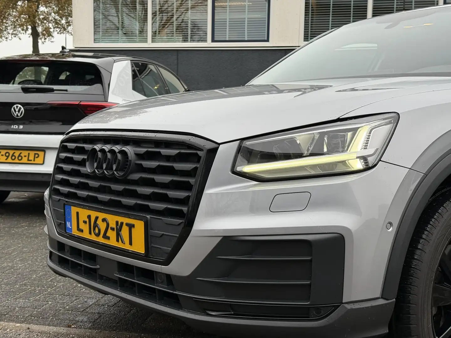 Audi Q2 35 TFSI S Edition AUT.| DIG. DASH| STOELVERWARMING Grau - 2