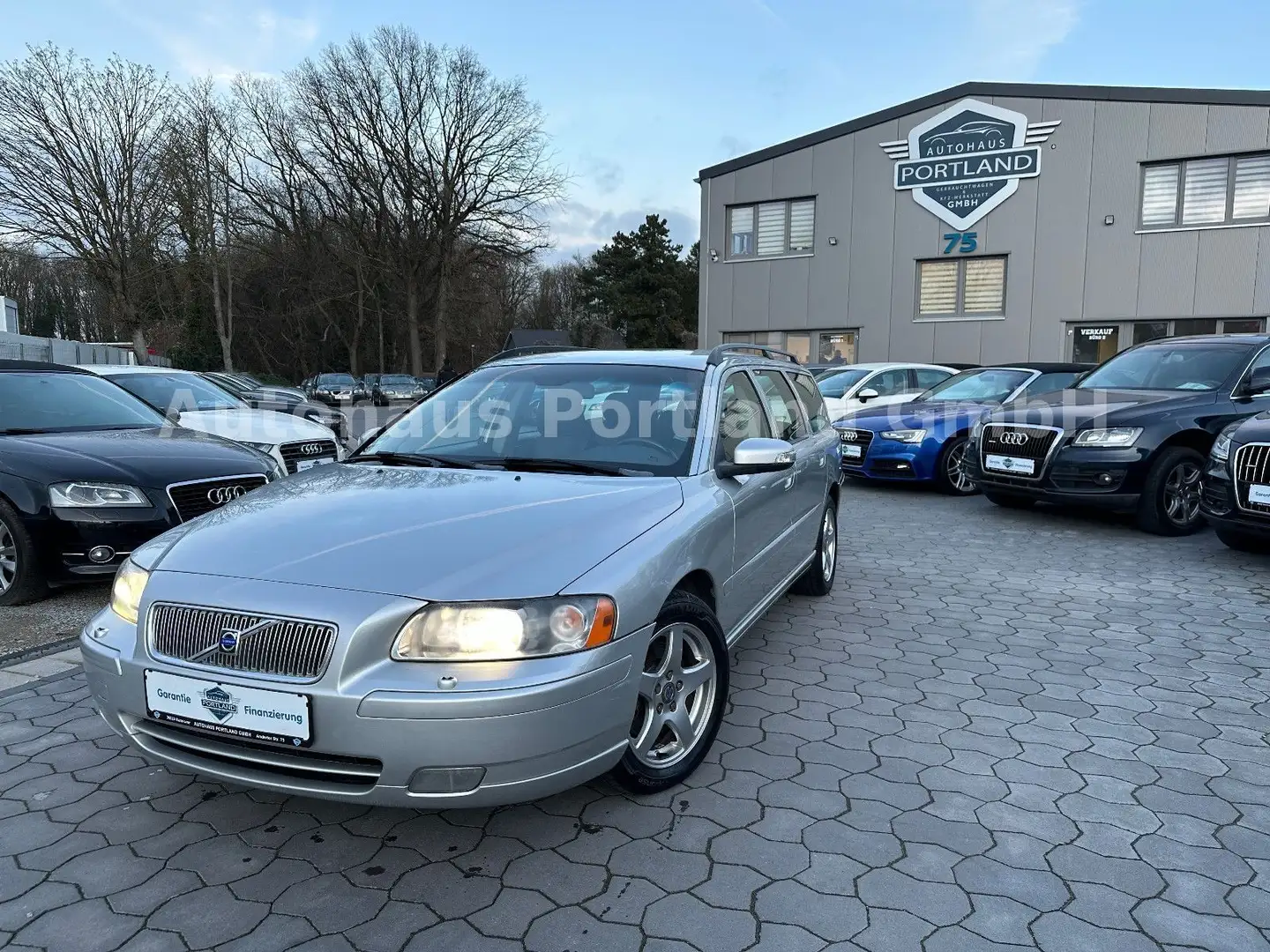 Volvo V70 Kombi D5 Edition Sport Aut./Xenon/AHK Argent - 1
