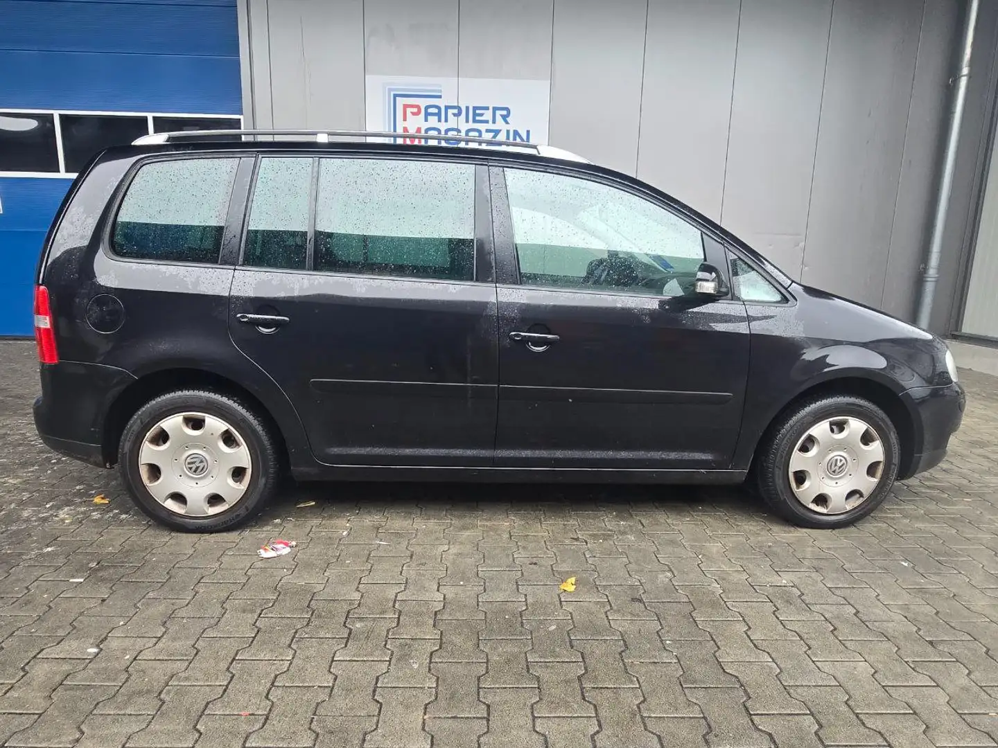 Volkswagen Touran Trendline Schwarz - 2