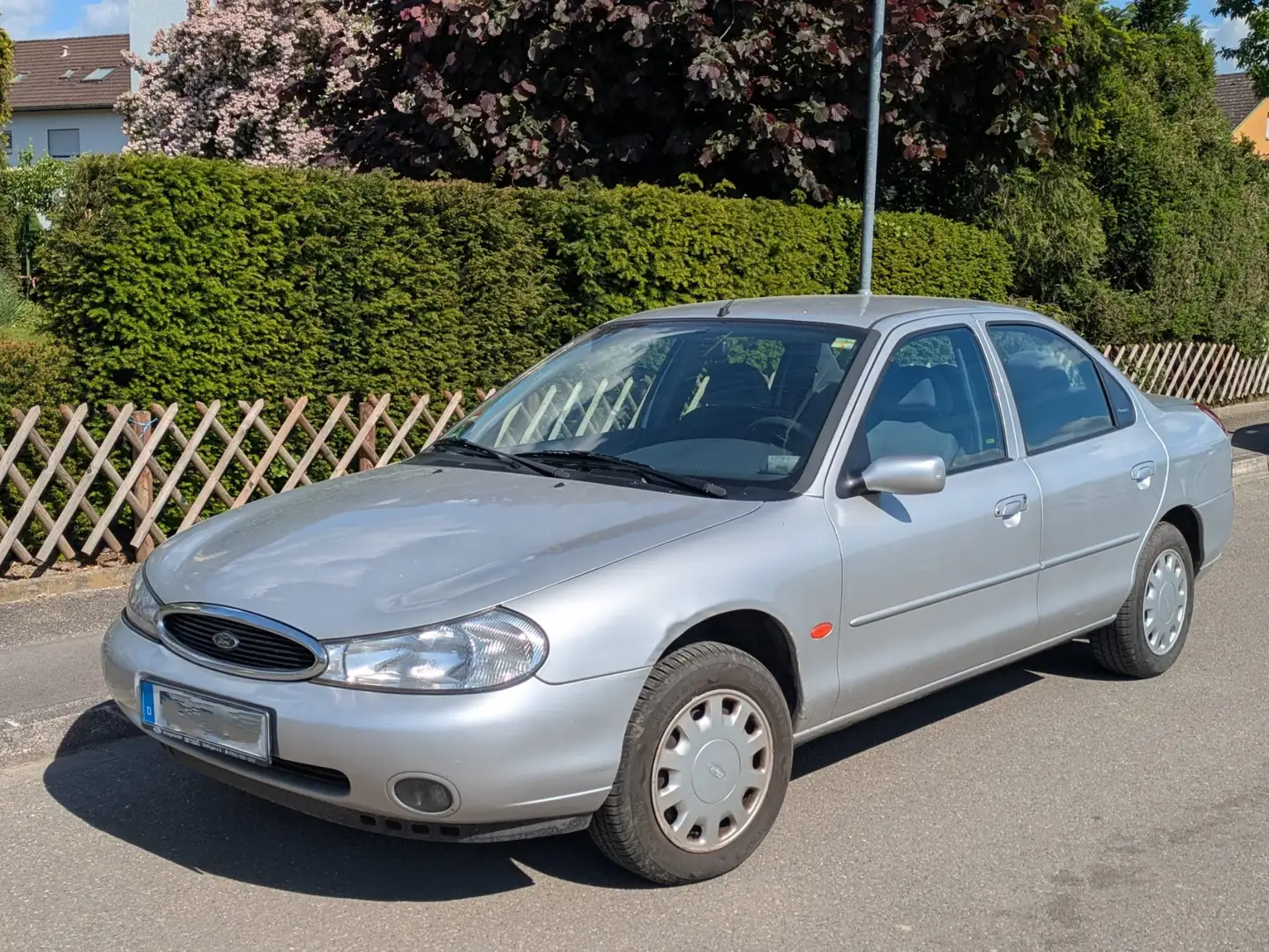 Ford Mondeo Mondeo 16V GLX Silver - 1